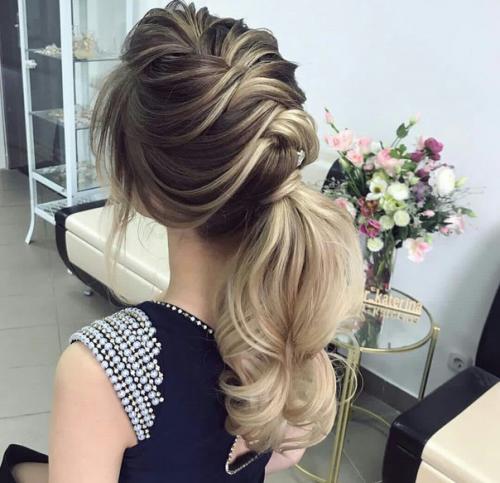 Модель?  Очень нужна девушка со светлыми волосами (волосы до плеч и ниже) на красивую прическу и макияж в субботу 23 декабря. 01