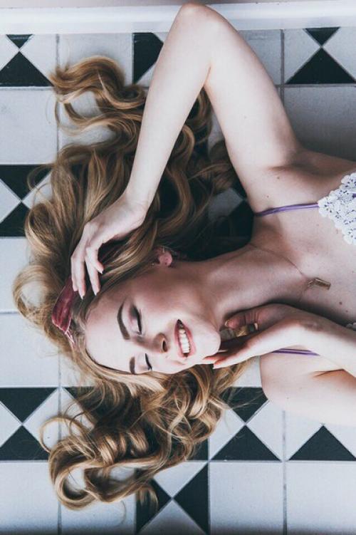 Милые девушки, а вы уже записались на макияж и причёску на корпоратив? 08