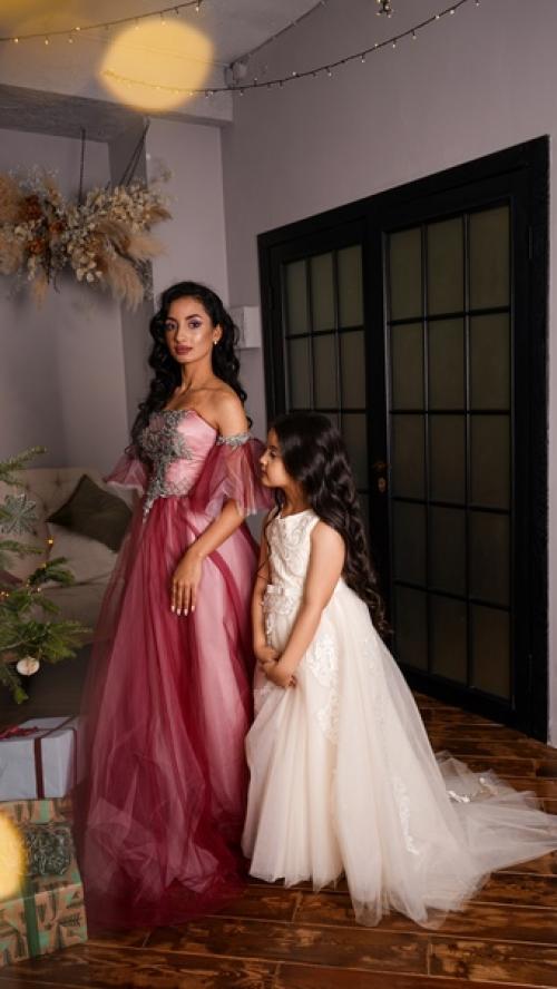 Не загорами новогодние корпоративы, вечеринки и утренники, а это значит, что настало время продумать свой образ: 02