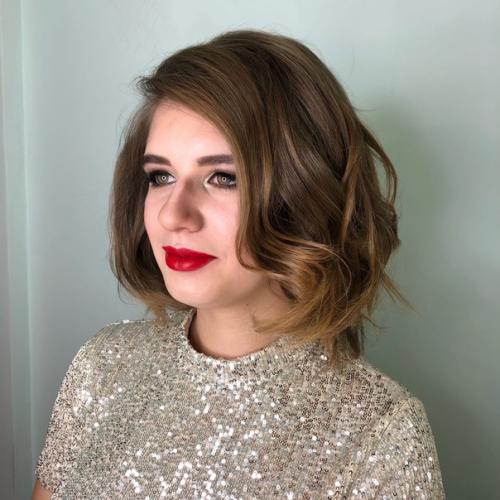 Мы все в работе: собираем на фотосессии, корпоративы девочек постарше. 02