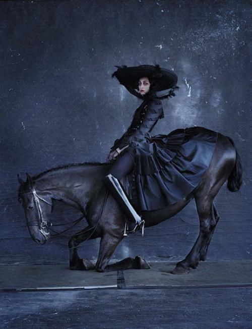 Rebel Riders: фотосессиия Тима Уолкера для Vogue Italia December 2015. 04