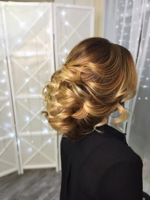 Самый надёжный вариант прически для свадьбы на Кипре - низкий пучок? 01