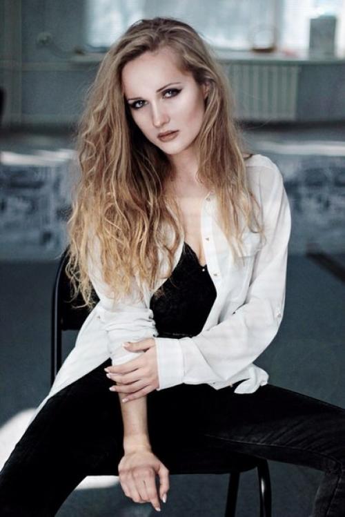 Дорогие девочки!   Впереди чудесная пора новогодних корпоративов и праздников, где я вам с радостью помогу блистать! 04