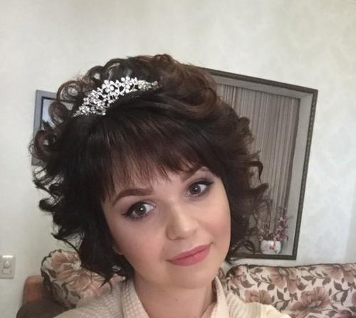 Впереди череда корпоративов, и пора выбирать прически для праздника? 01