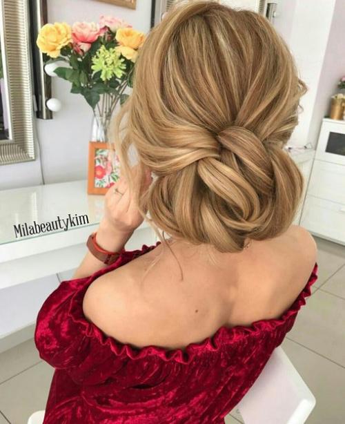 Модель?  Очень нужна девушка со светлыми волосами (волосы до плеч и ниже) на красивую прическу и макияж в субботу 23 декабря. 02