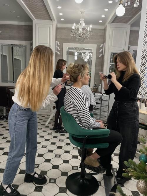 Образ в 4 руки - это не просто макияж и причёска, это отражение вашей индивидуальности и уверенности. 01