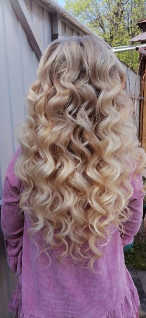 В этом месяце ещё есть места на причёски и макияж. 02