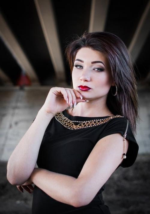 Добрый вечер!  Предлагаю воспользоваться услугами салона красоты Вдохновение. 06