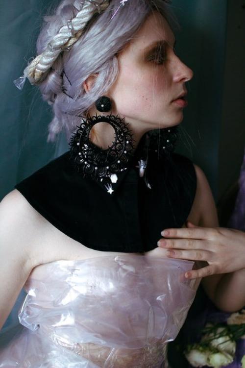 Здравствуйте, Девид!  Я люблю выглядеть так, будто только что превратилась в человека из замшелого дерева. 01