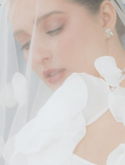 Про прическу уже поговорили, а как определиться с макияжем? 02