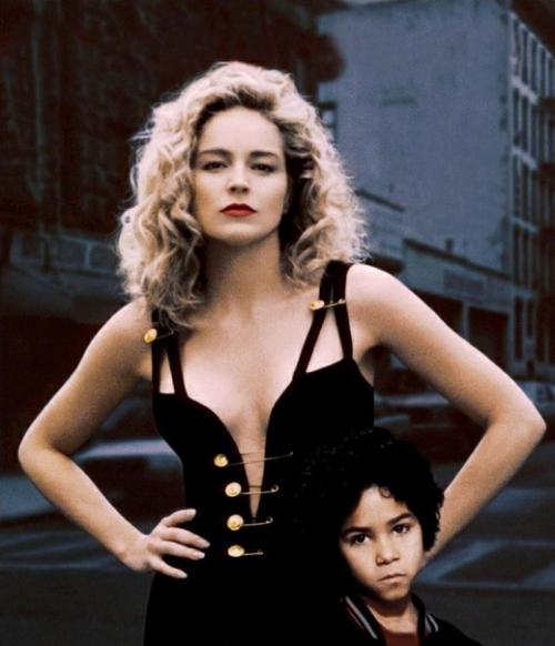 Я уже очень много выкладывала постов по моде и макияжу 1990 х, поэтому буквально несколько постов о прическах и макияже этого десятилетия. 04