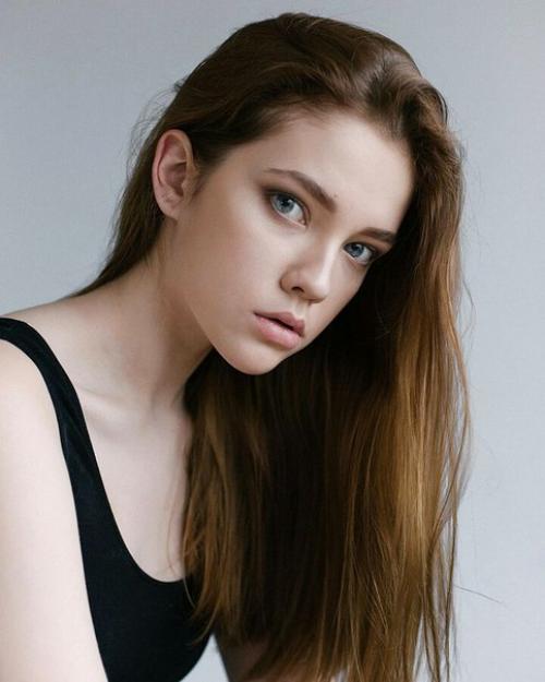 Милые девушки, приглашаю вас на макияж (вечерний, дневной, свадебный, выпускной итд) и моделирование, коррекцию и окраску бровей. 02