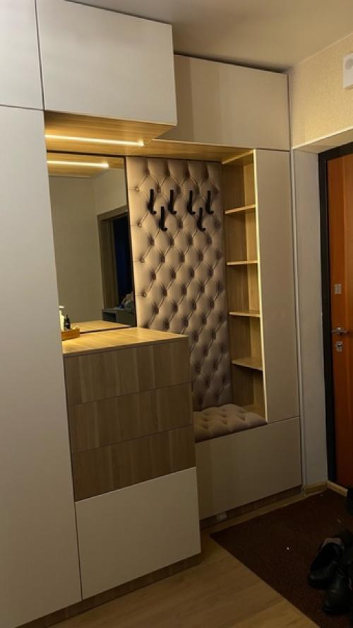 Прихожая на заказ в современном стиле с элементами минимализма выполнена. 03