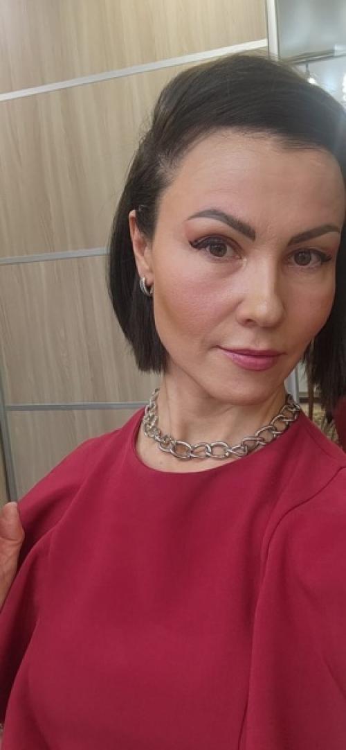 Подбирать макияж, прическу и цвет волос нужно не только под одежду, но и в соответствие с формой лица и цветотипом кожи. 01