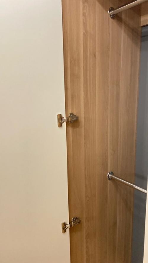 Прихожая на заказ в современном стиле с элементами минимализма выполнена. 02