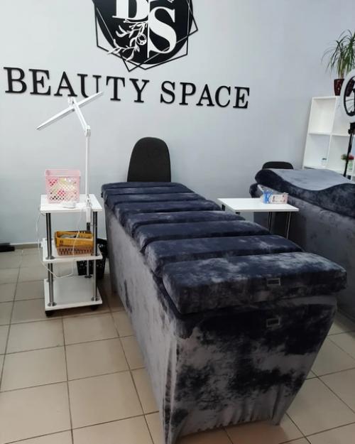 В большой уютной, красивой студии сдаются рабочие места. 02