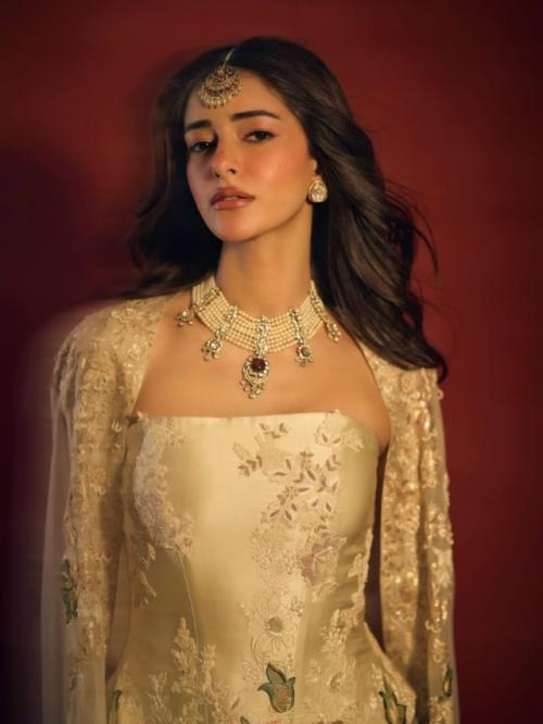 Полный фотосет с новым образом Ананьи для свадьбы друзей. 01