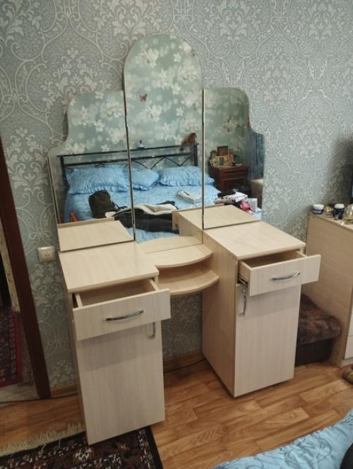 Трельяж - это трехстворчатое зеркало в сочетании с туалетным столиком. 01