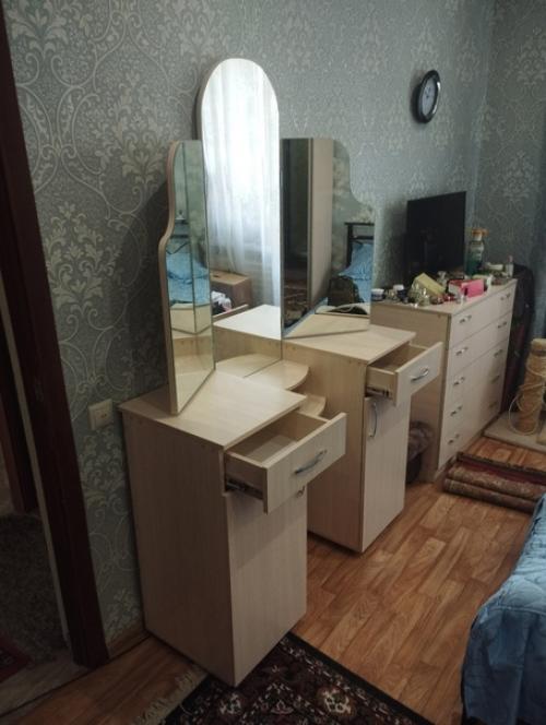Трельяж - это трехстворчатое зеркало в сочетании с туалетным столиком. 02