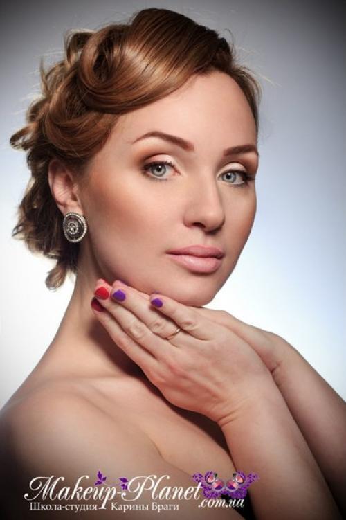 Днепр?   6 марта лично мне на мастер-класс нужны девушки до 27 лет с чистой кожей, которые умеют позировать и не бояться публики. 02