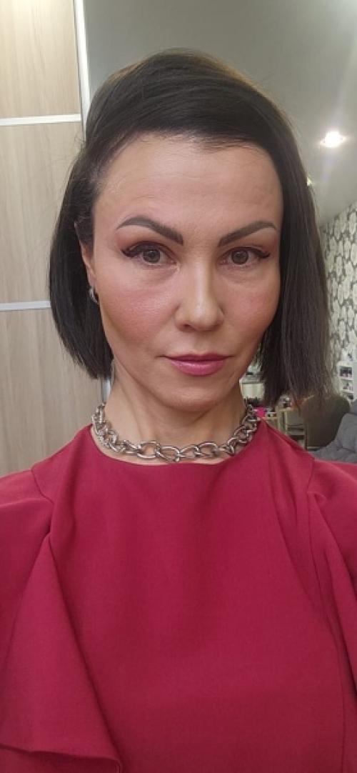 Подбирать макияж, прическу и цвет волос нужно не только под одежду, но и в соответствие с формой лица и цветотипом кожи. 02