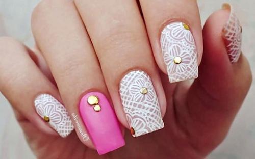 В ожидании самого главного дня в своей жизни каждая девушка продумывает свадебный образ до мелочей. 04