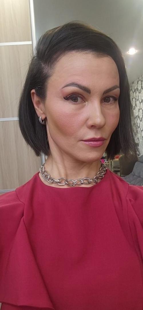 Подбирать макияж, прическу и цвет волос нужно не только под одежду, но и в соответствие с формой лица и цветотипом кожи. 08