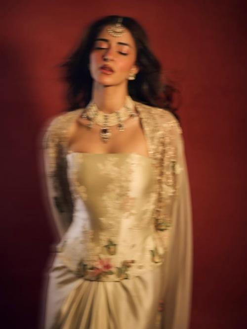 Полный фотосет с новым образом Ананьи для свадьбы друзей. 02