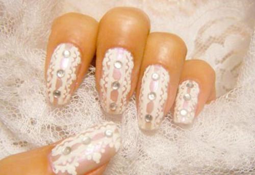 В ожидании самого главного дня в своей жизни каждая девушка продумывает свадебный образ до мелочей. 03