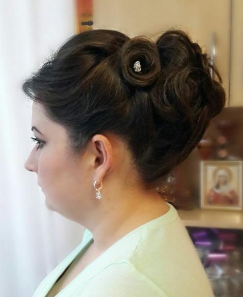 Здравствуйте?  Предлагаю вам услуги парикмахера - визажиста на дому. 02