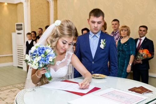 Вот и наступила весна - яркая пора любви и свадеб. 01