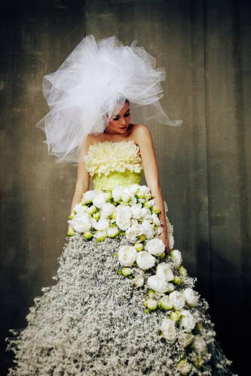 Парад неординарных невест представила на цветочном шоу, прошедшем в рамках свадебной выставки в Брно, флорист из Чехии мари биттнерова. 04