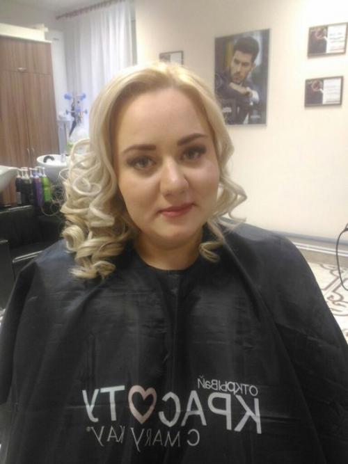 Профессиональный визажист салона вернисаж, создаст вам гармоничное сочетание макияжа, причёски и всего облика. 02