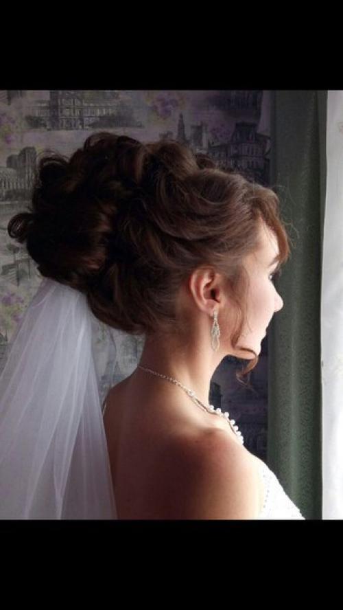 Дорогие девушки?  Мы предоставляем услуги визажиста - стилиста. 01