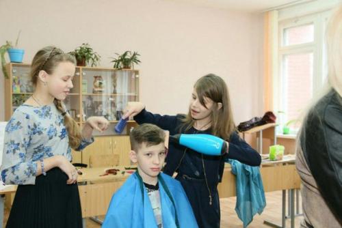 18 марта в рамках шестого школьного дня в 6 А классе прошел мастер-класс искусство быть красивым. 05