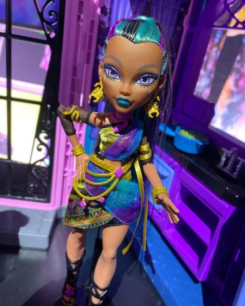 В интернет недавно всплыли фотографии новых монстряшек с выставки Toyfair в Нью-йорке. 05