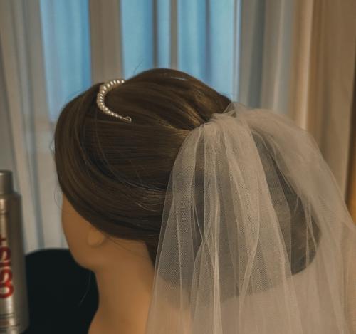 Свадебная причёска - одна из самых волнующих причёсок в жизни любой женщины. 02