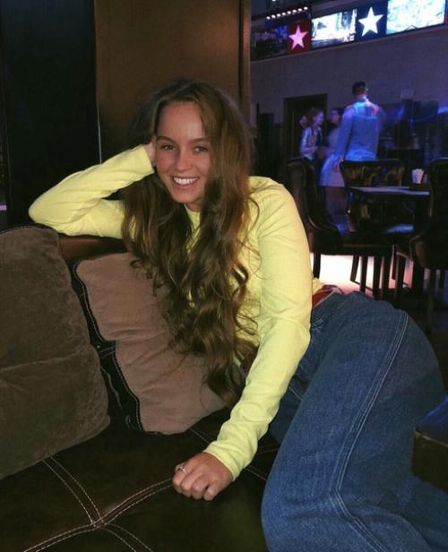 Алина. Возраст: 24. 01 Алина. Возраст: 24. 01