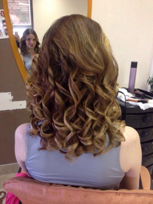 Профессиональный визажист салона вернисаж, создаст вам гармоничное сочетание макияжа, причёски и всего облика. 04