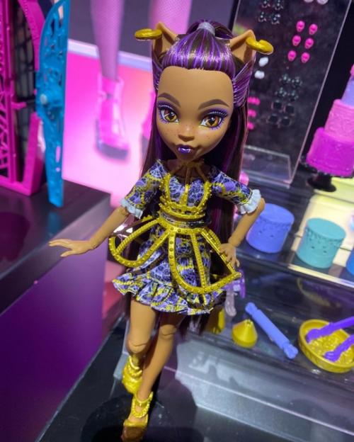 В интернет недавно всплыли фотографии новых монстряшек с выставки Toyfair в Нью-йорке. 04