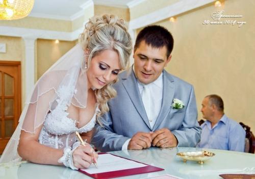 Вот и наступила весна - яркая пора любви и свадеб. 03