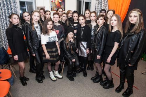 Собирала с командой стилистов - визажистов девочек для показа мод в стиле Рок. 03