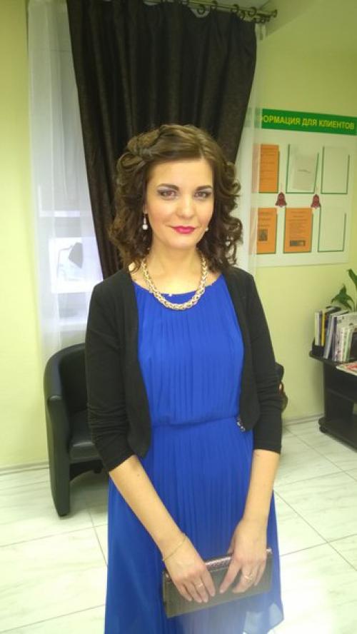 Профессиональный визажист салона вернисаж, создаст вам гармоничное сочетание макияжа, причёски и всего облика. 05