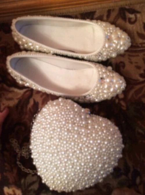 Свадебные сумочки? Сумочка невесты - сложный аксессуар, необходимость которого по сей день обсуждается на свадебных форумах. 04 Свадебные сумочки? Сумочка невесты - сложный аксессуар, необходимость которого по сей день обсуждается на свадебных форумах. 04