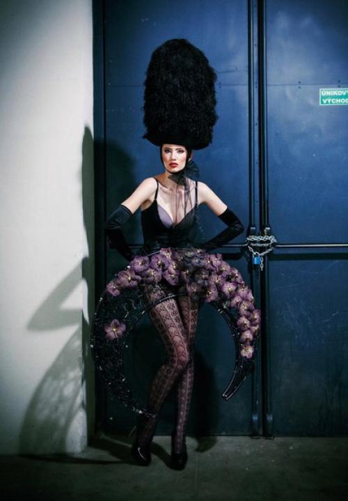 Парад неординарных невест представила на цветочном шоу, прошедшем в рамках свадебной выставки в Брно, флорист из Чехии мари биттнерова. 02