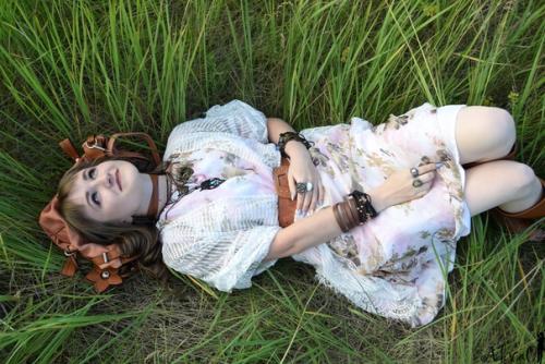 Бохо. Отстраненность, креативность, сочетание несочетаемых вещей - это основные принципы фотосессии в стиле бохо. 02