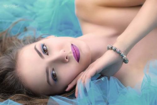 Милые девушки?  Мы приглашаем вас на весеннюю фотосессию, которая будет проходить в парке Феофания с месяца апрель? 04