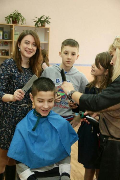 18 марта в рамках шестого школьного дня в 6 А классе прошел мастер-класс искусство быть красивым. 07