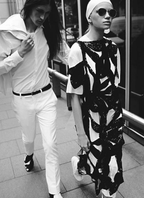 Urban Outback: Стелла Лучия и Ник Смит в фотосессии Марио тестино для Vogue Australia April 2016. 01