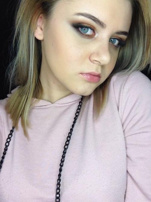 Здравствуйте!  Я молодой визажист - стилист, гример. 07